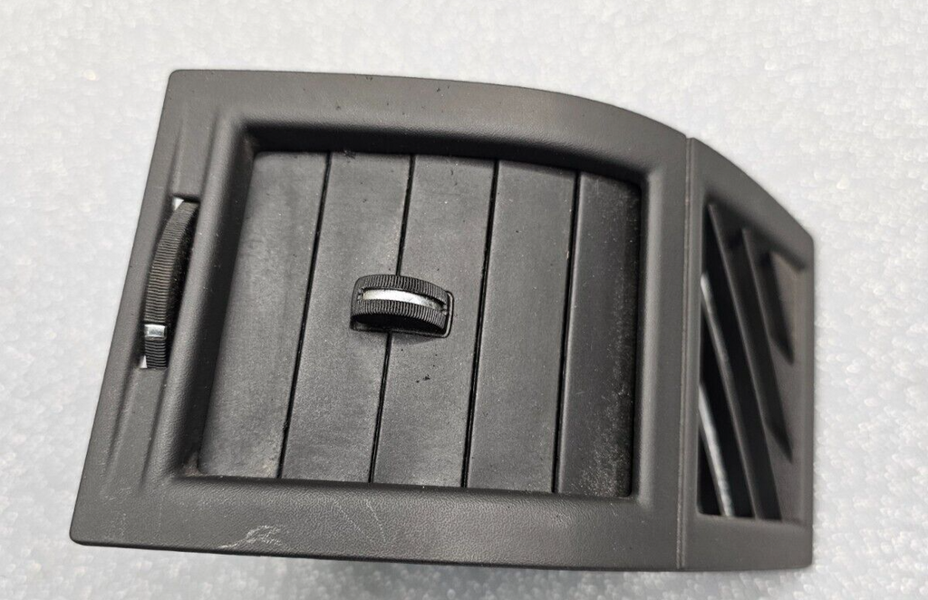 2005-2010 Chrysler 300 300C Dash A/C Heater Air Vet Front RIGHT BLACK VT42