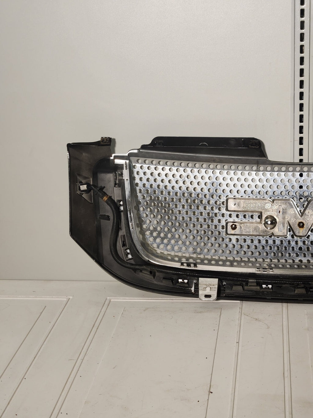 07-14 GMC Yukon Chevy Suburban Tahoe Denali Upper Bumper Grille GRAY (Chrome)