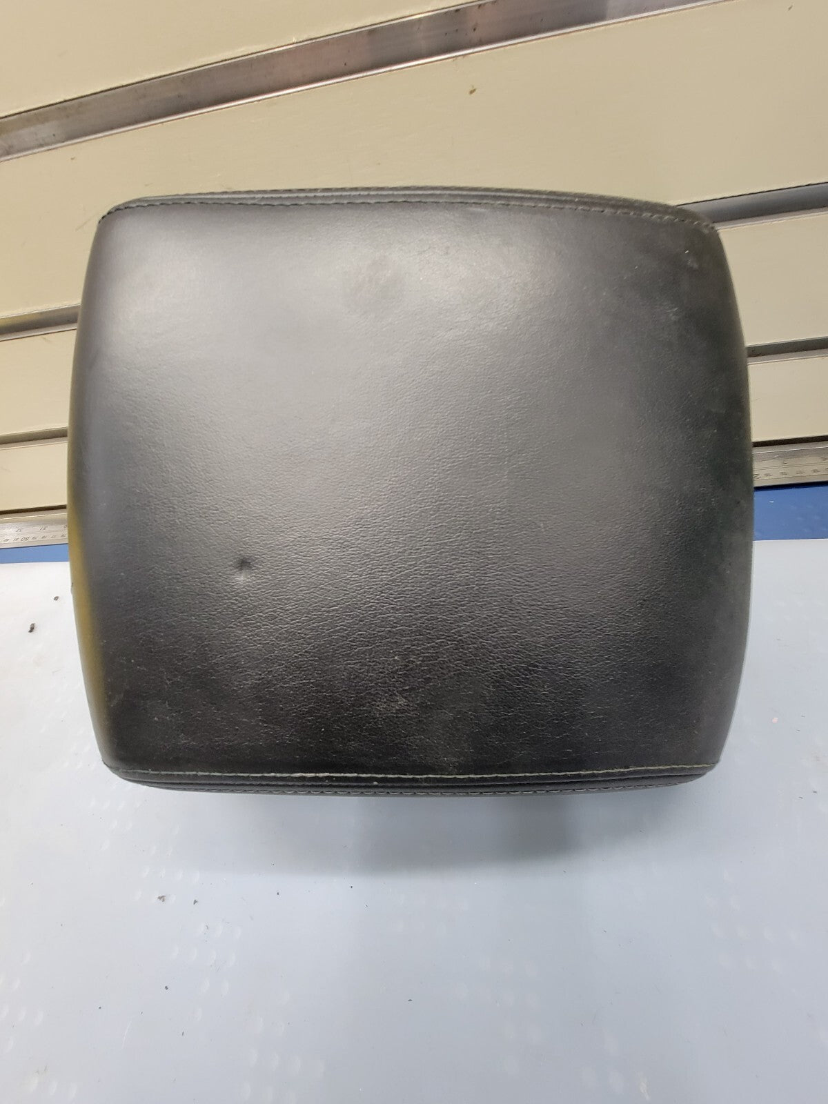 🔥 2001-2006 MITSUBISHI MONTERO CENTER CONSOLE COVER ARMREST LID LEATHER BLACK