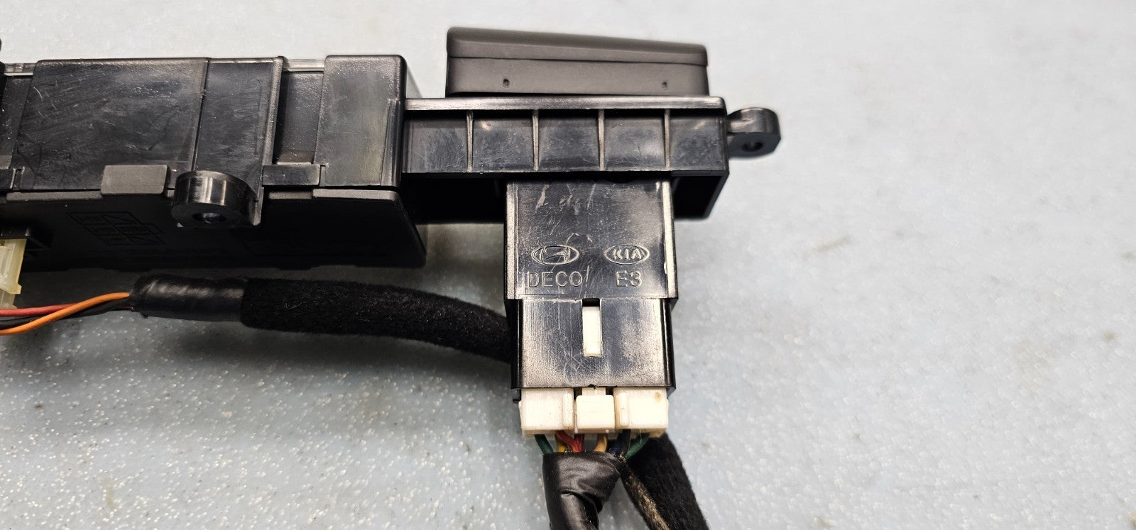 🔥05-09  Kia Sportage Dash Digital Clock HAZARD SWITCH BUTTON Unit