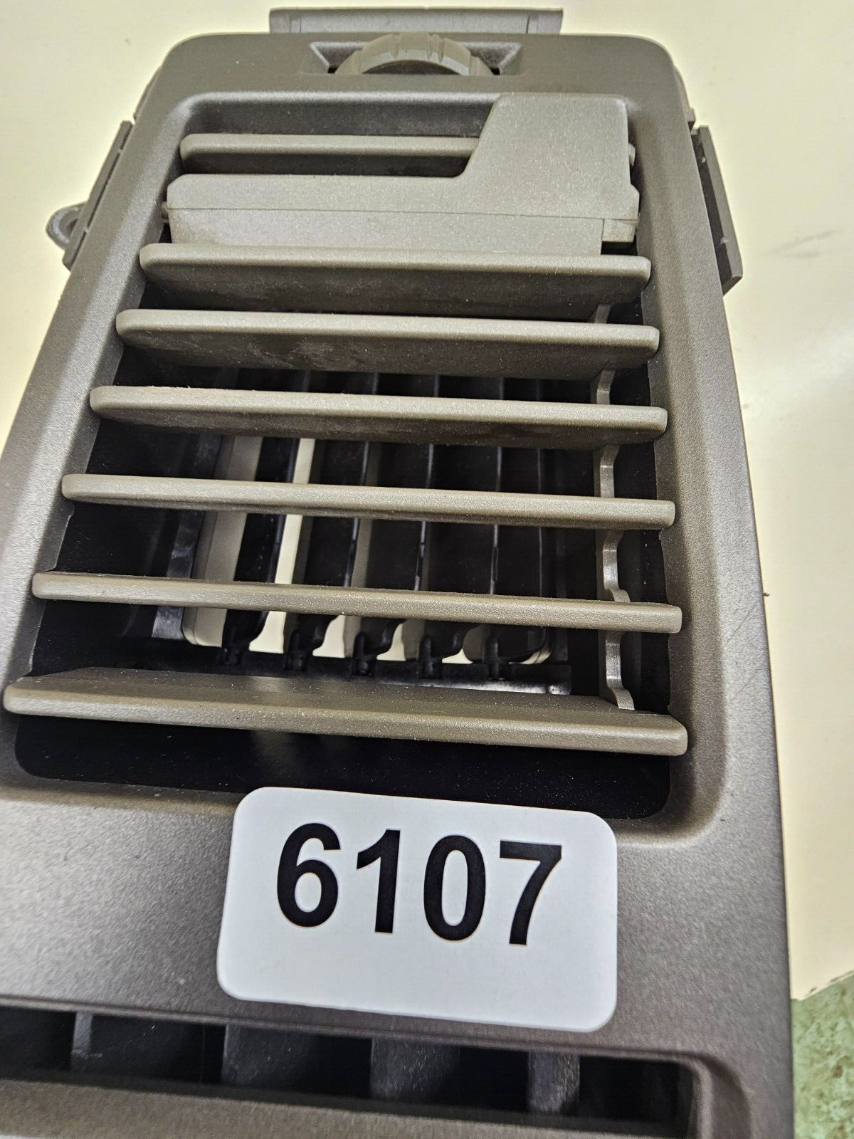 04-07 NISSAN TITAN ARMADA QX56 DASH FRONT CENTER RIGHT AIR VENT HEATER TRIM GRAY