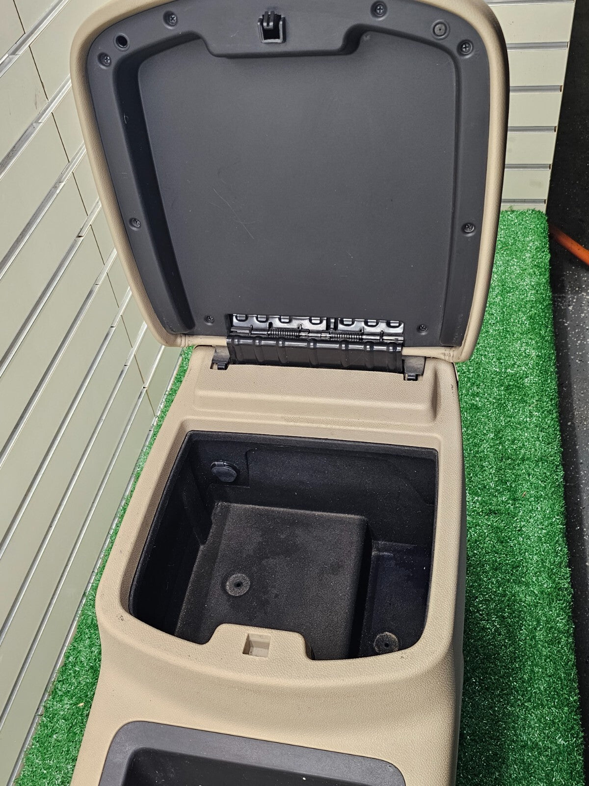 🔥07-13 CHEVY SILVERADO GMC SIERRA Floor Center Console Armrest Assembly TAN
