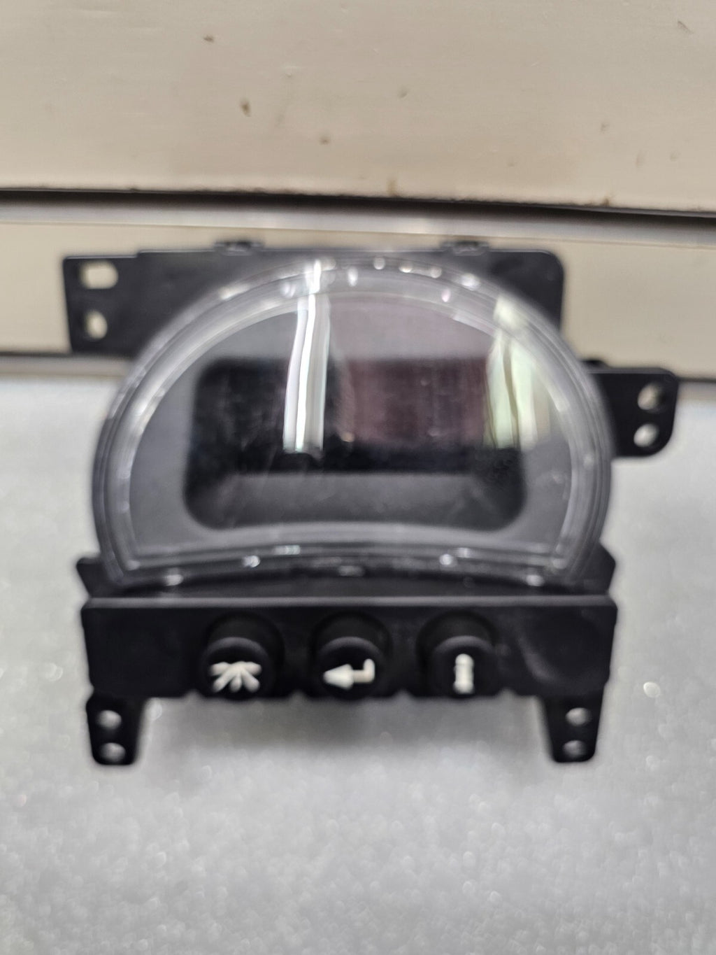 04-08PONTIAC GRAND PRIX3 Button Info Display Screen Center Dash BezelSwitch SW54
