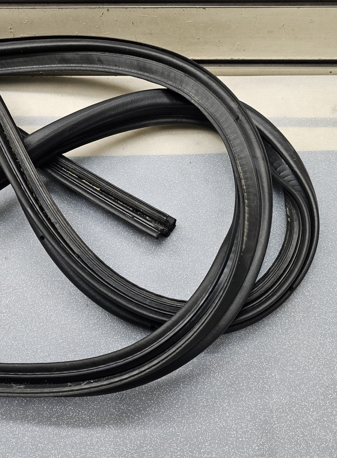 🔥1998-2002 Lincoln Town Car REAR Trunk WEATHER Strip rubber trim OEM