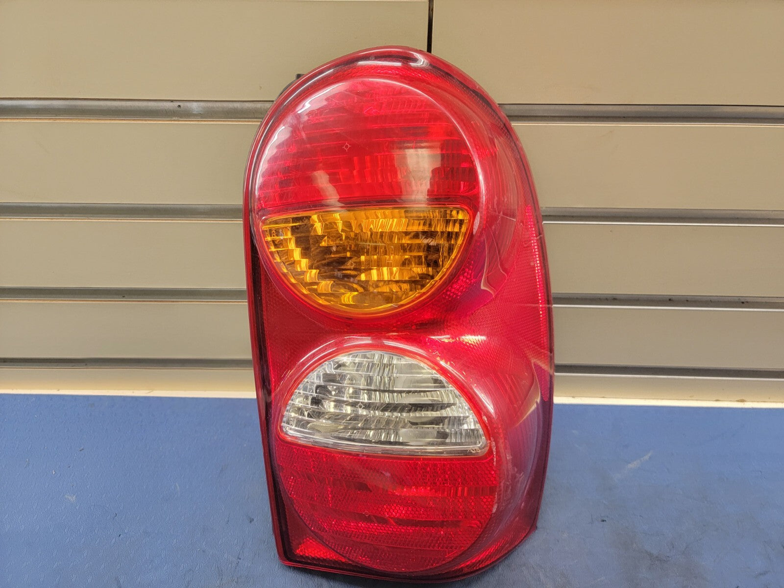 🔥2002-2004 Jeep Liberty Right Passenger Rh Side Tail Light 9903G DG1