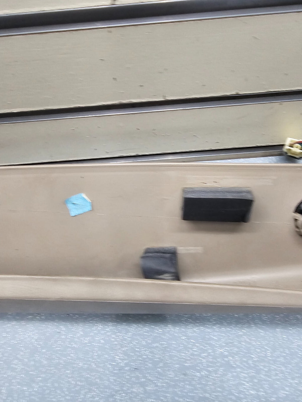 99-06 SILVERADO SIERRA Roof Molding A PILLAR Trim RIGHT Pass Speak LIGHT TAN p3