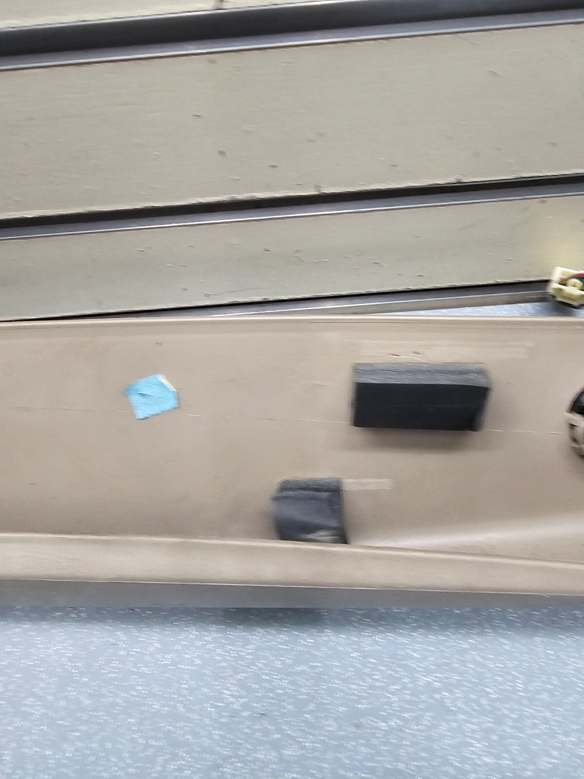 99-06 SILVERADO SIERRA Roof Molding A PILLAR Trim RIGHT Pass Speak LIGHT TAN p3