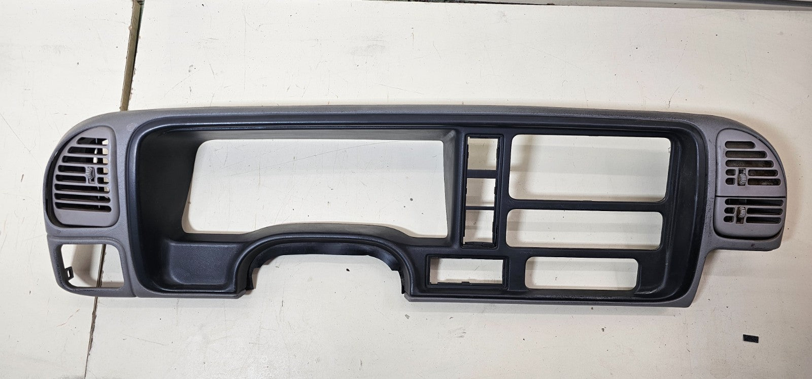 95-99 CHEVY GMC TRUCK CK Dash Instrument Cluster Speedometer Bezel Gray/Black C3