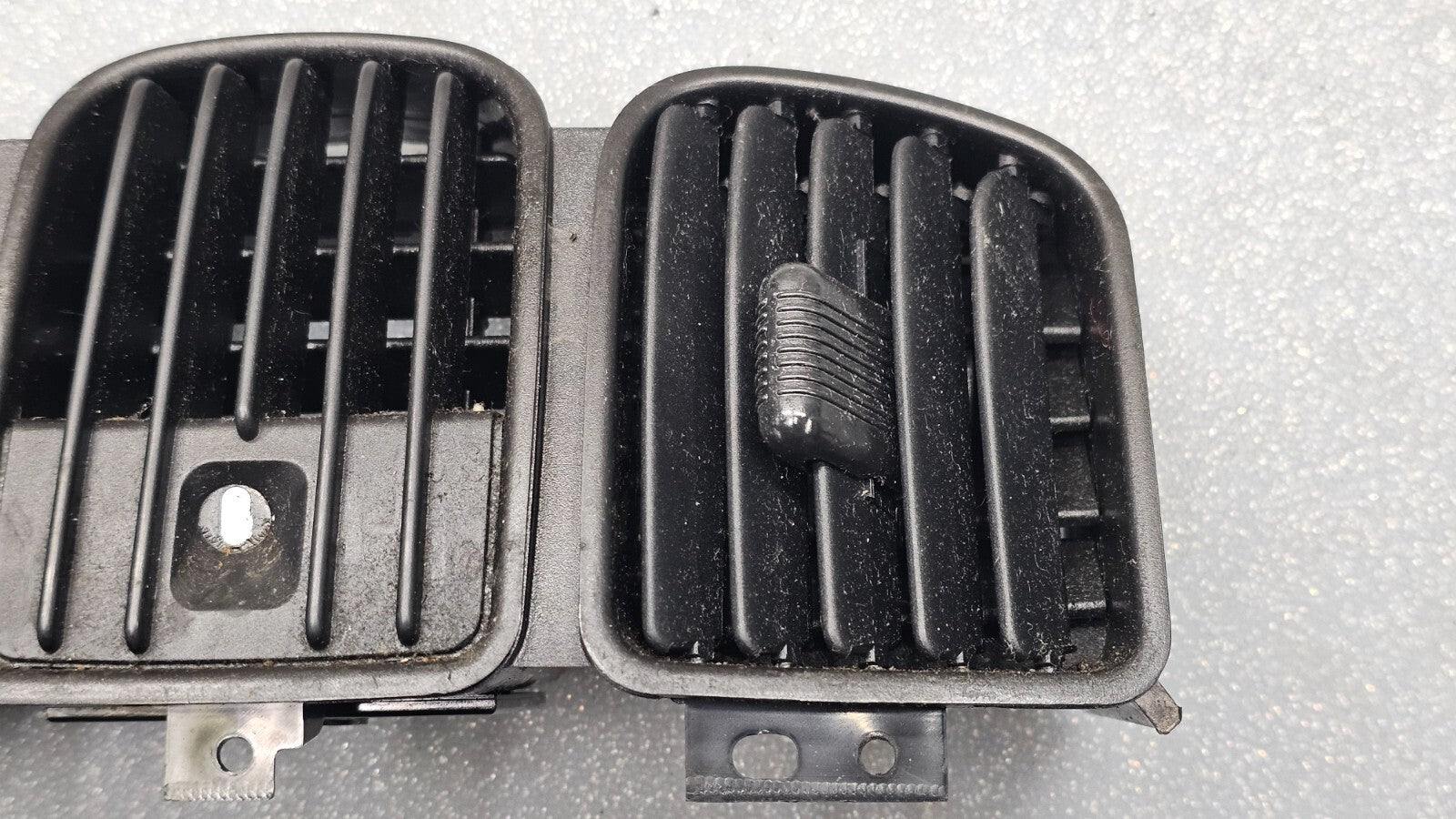 🔥 01-07 Dodge Grand Caravan Dash Center Air Vents A/C AC Heater Panel  Black
