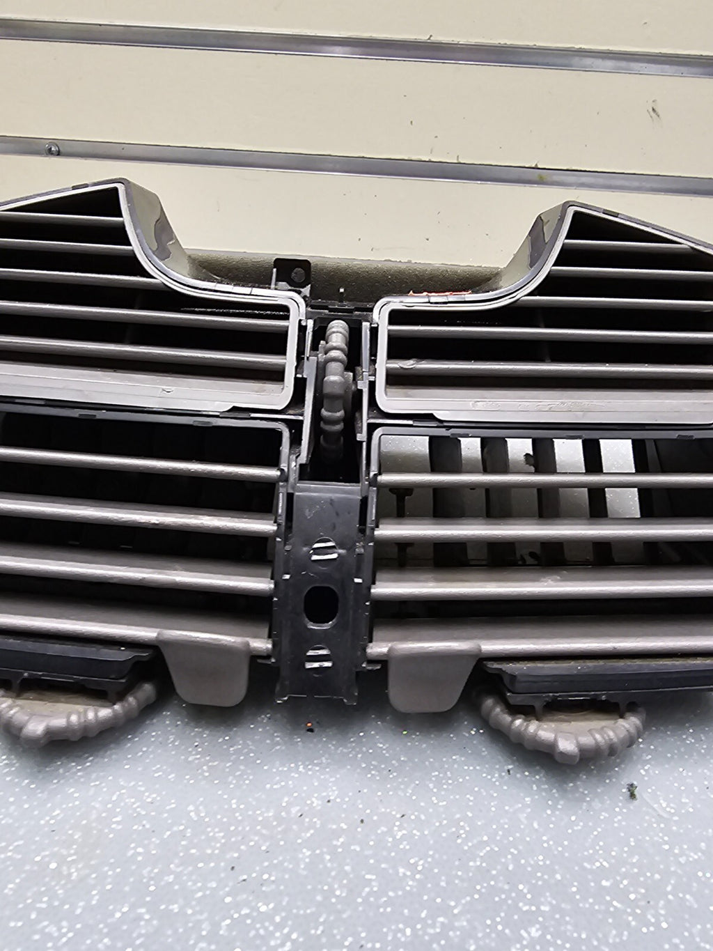 🔥04-08 Chevy Malibu Center Dash AC AIR Vent Tan  OEM