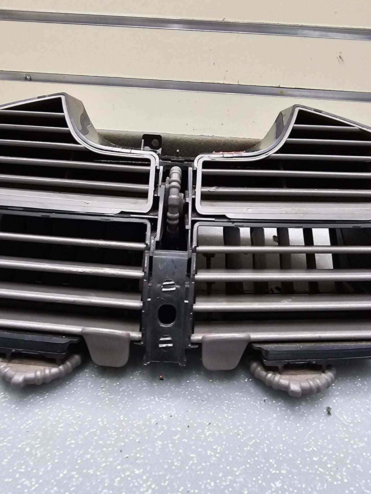 🔥04-08 Chevy Malibu Center Dash AC AIR Vent Tan  OEM