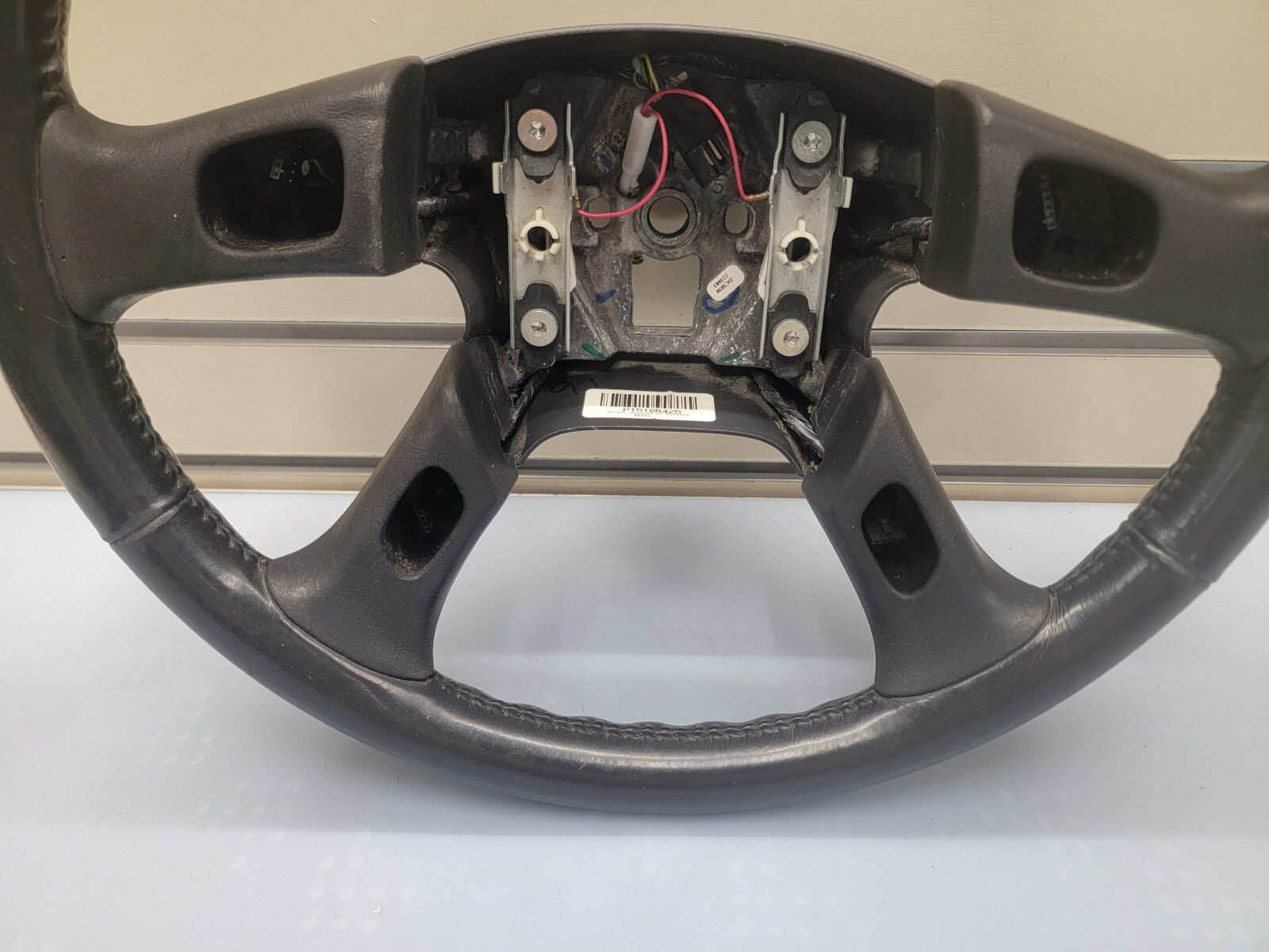 02-09 Trailblazer Envoy03-06 SILVERADO SIERRA YUKON STEERING WHEEL LEATHER BLACK