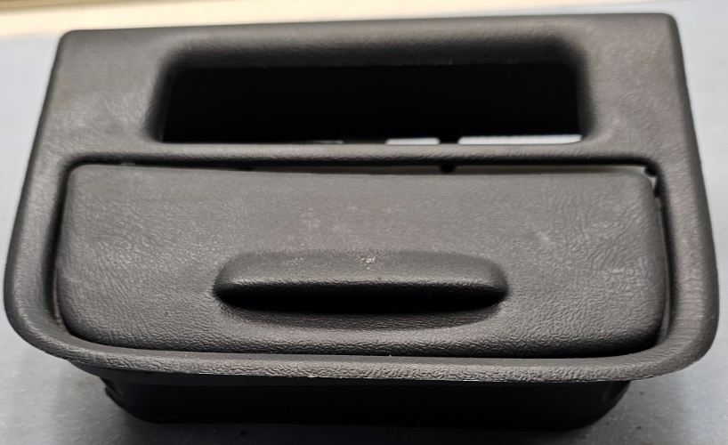 🔥99-02 SILVERADO TAHOE SIERRA CENTER CONSOLE FRONT LOWER BEZEL STORAGE BLACK