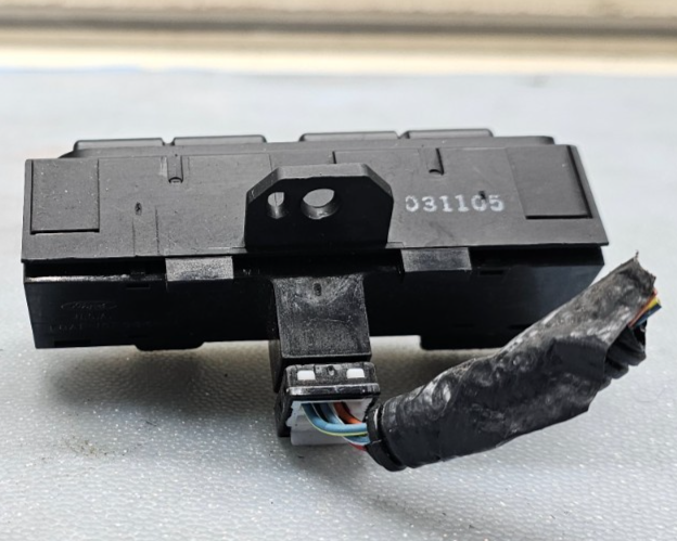 🔥98-06 CROWN VICTORIA GRAND MARQUIS DASH RESET E/M SELECT FUEL MILEAGE SWITCH