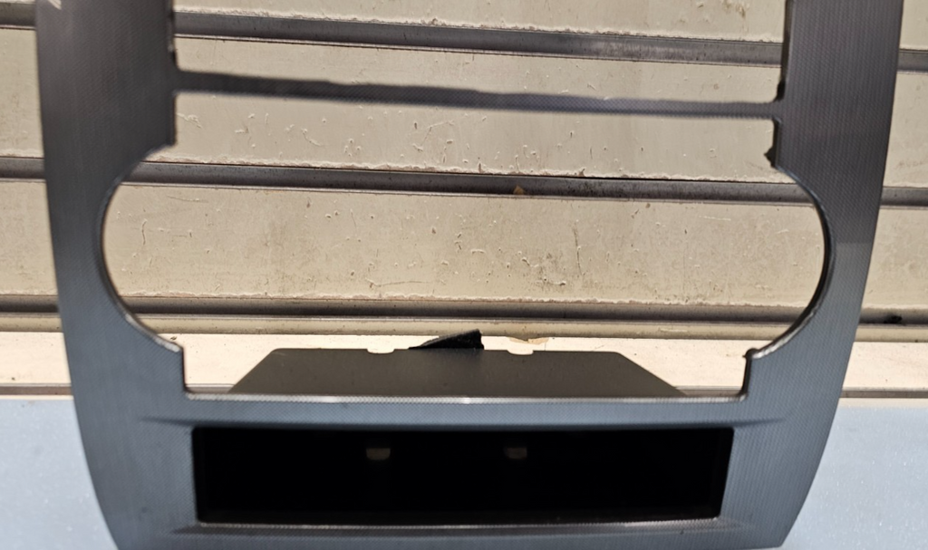 🔥05-07 CHRYSLER 300 CENTER DASH RADIO BEZEL CENTER TRIM PANEL SILVER OEM B16