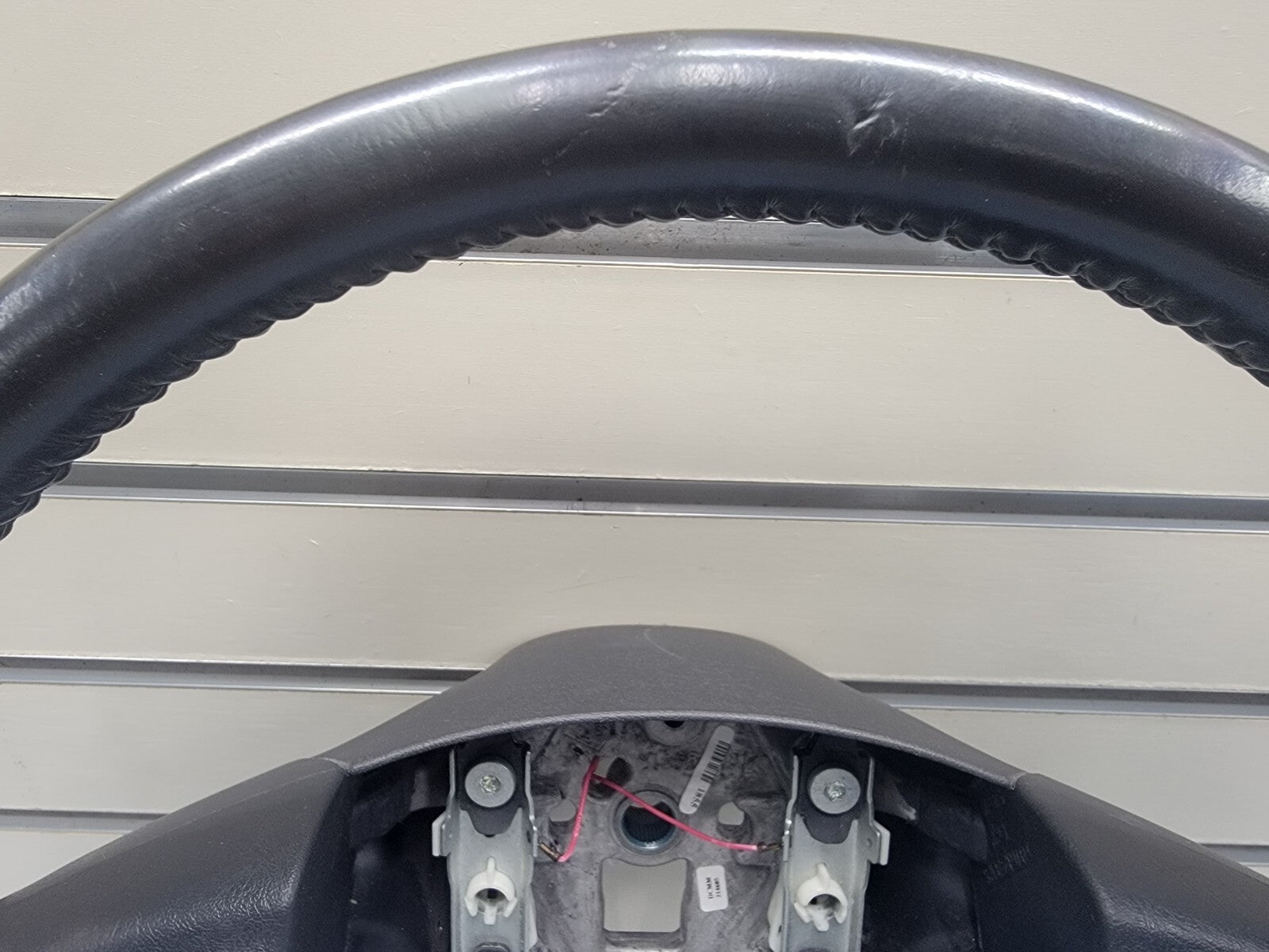 02-09 Trailblazer Envoy03-06 SILVERADO SIERRA YUKON STEERING WHEEL LEATHER BLACK