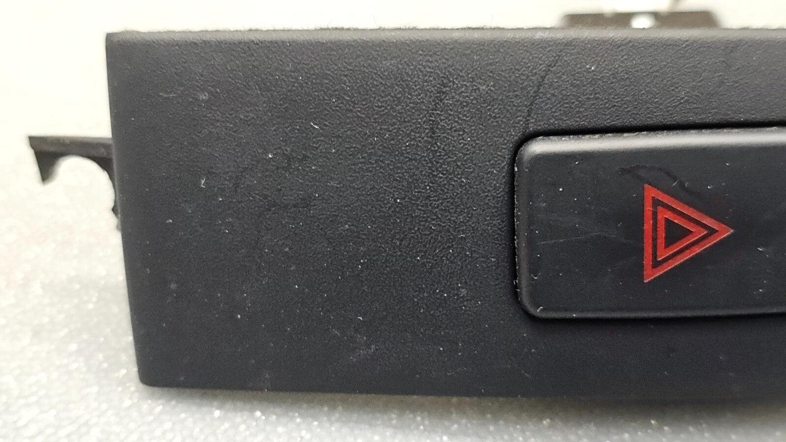 🔥06-08 Hyundai Sonata Hazard Hread Light Lamp Control Switch Bezel Black OEM