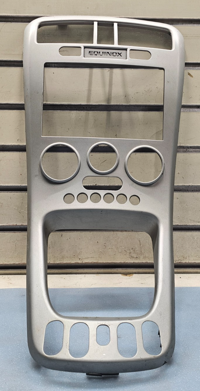 🔥05-06 Chevy Equinox Center Dash Radio Climate Control Bezel Trim Panel Silver