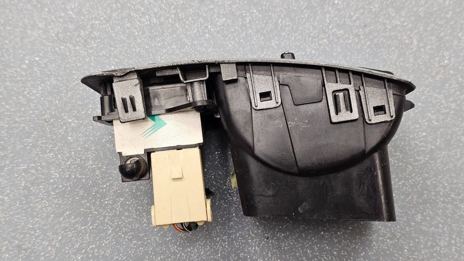 05-09 Equinox Torrent Dash Air Vent Panel Mirror Control Push Pull Switch Silver