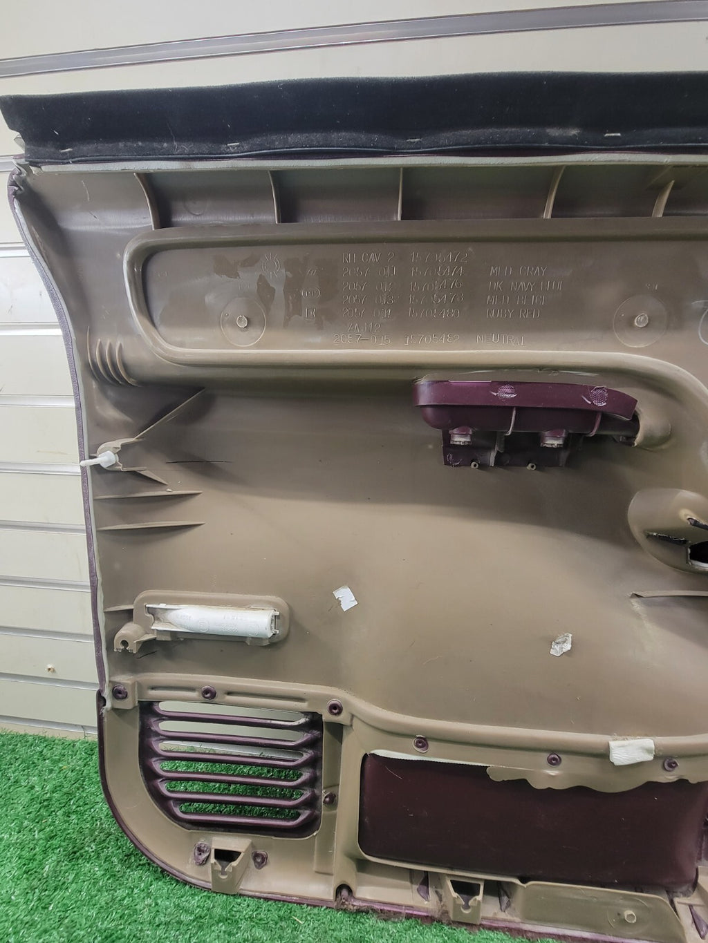 🔥95-99 Chevy GMC Silverado C/K DOOR PANEL Front Passenger Right RED OEM D2