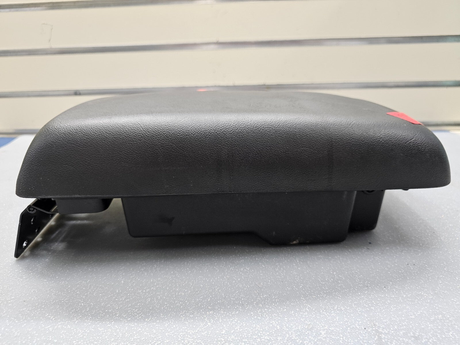 🔥07-09 Saturn Aura Center Console Arm Rest Leather Top Pad Cover Assembly Black