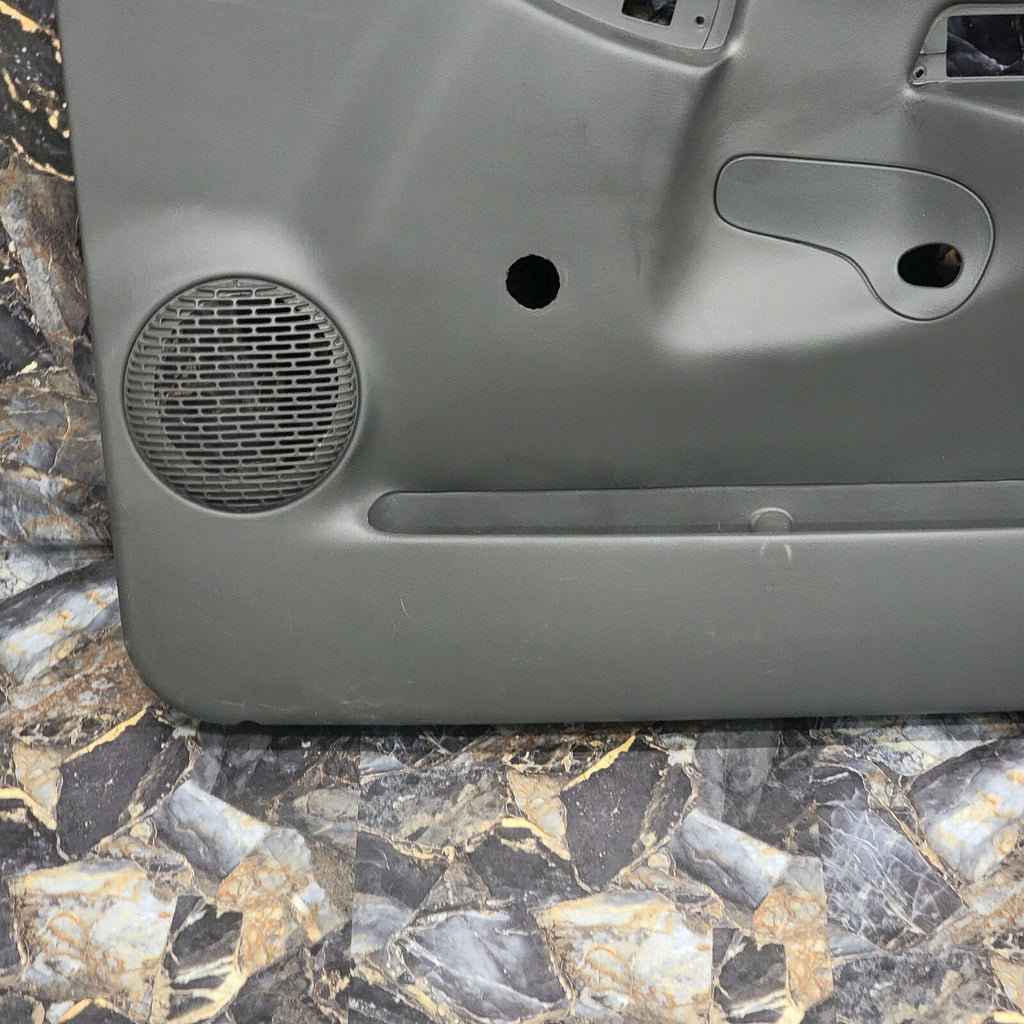 99-06 Silverado SIERRA Door Panel Front RIGHT Passenger No Arm DK GRAY manual D3