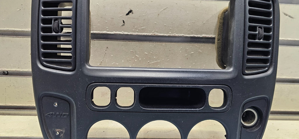 🔥01-07 FORD ESCAPE CENTER DASH RADIO A/C CLIMATE TRIM BEZEL BLACK OEM