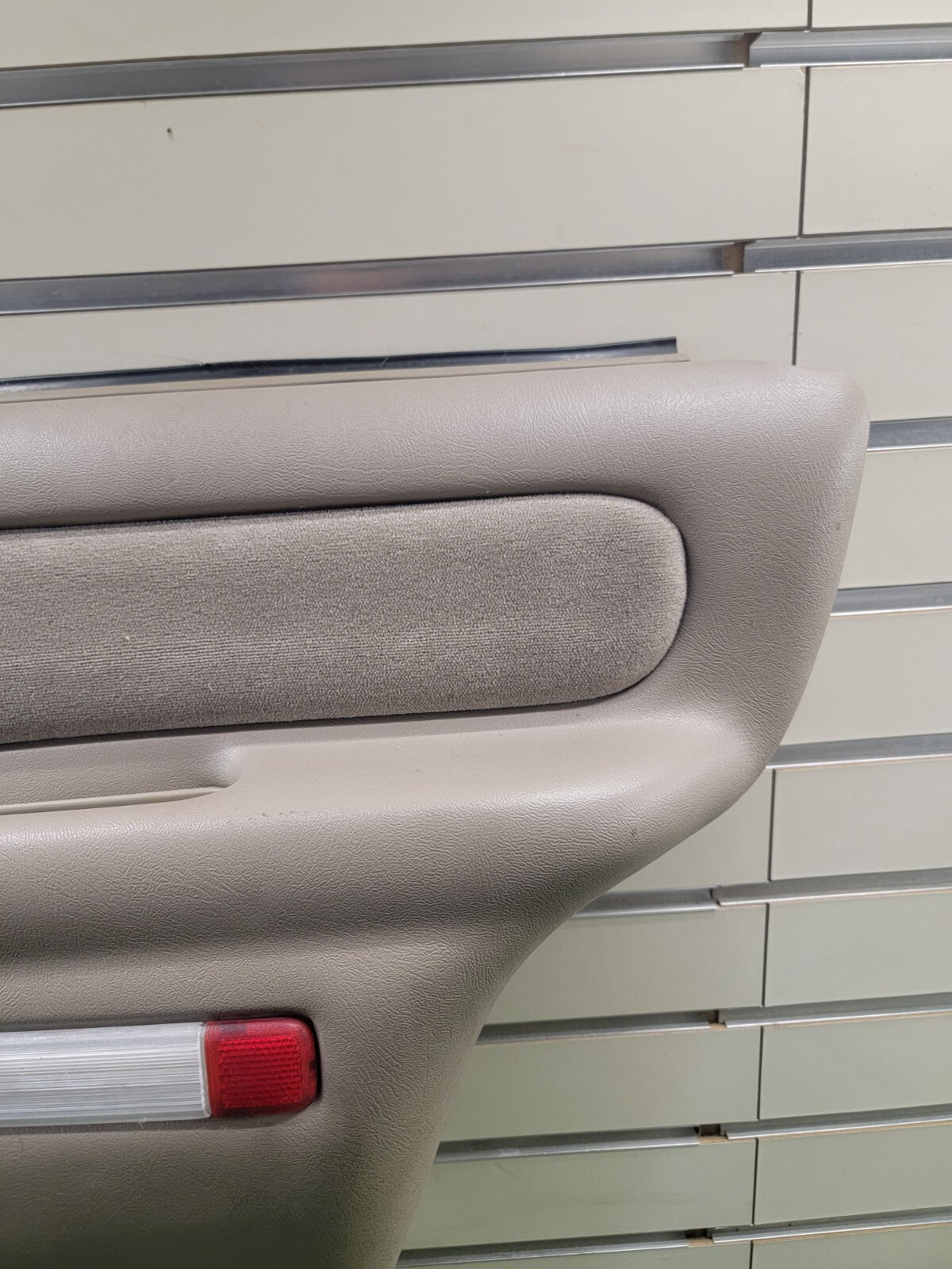 🔥1995-1999 Chevrolet GMC Silverado escalade DOOR PANEL Rear RIGHT Auto TAN D2