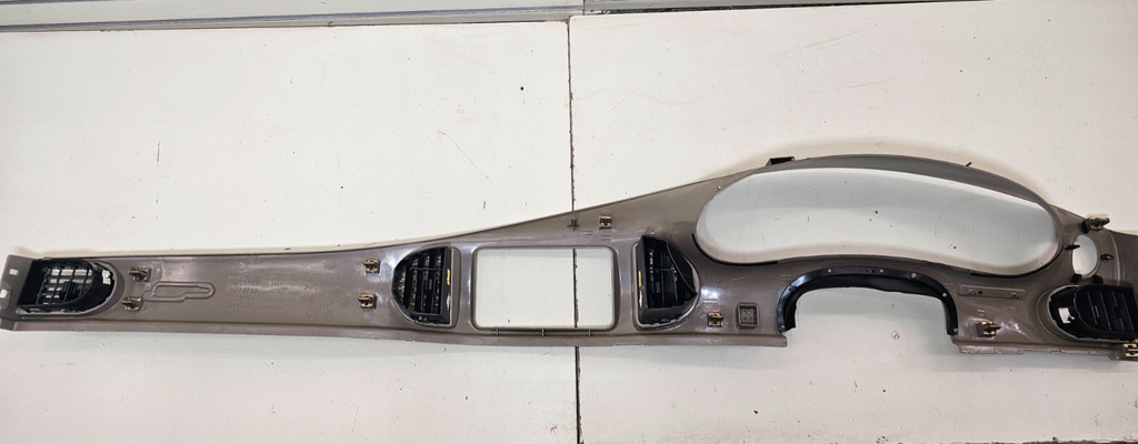 🔥97-04 Regal Dash Instrument Cluster Speedometer Tachometer Radio Bezel Gray
