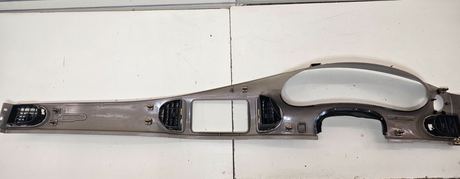 🔥97-04 Regal Dash Instrument Cluster Speedometer Tachometer Radio Bezel Gray