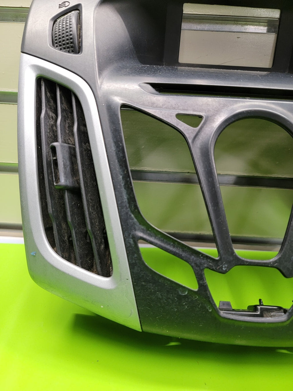 🔥12-14 FORD FOCUS FRONT CENTER AIR VENT GRILLE RADIO DISPLAY PANEL BEZEL TRIM