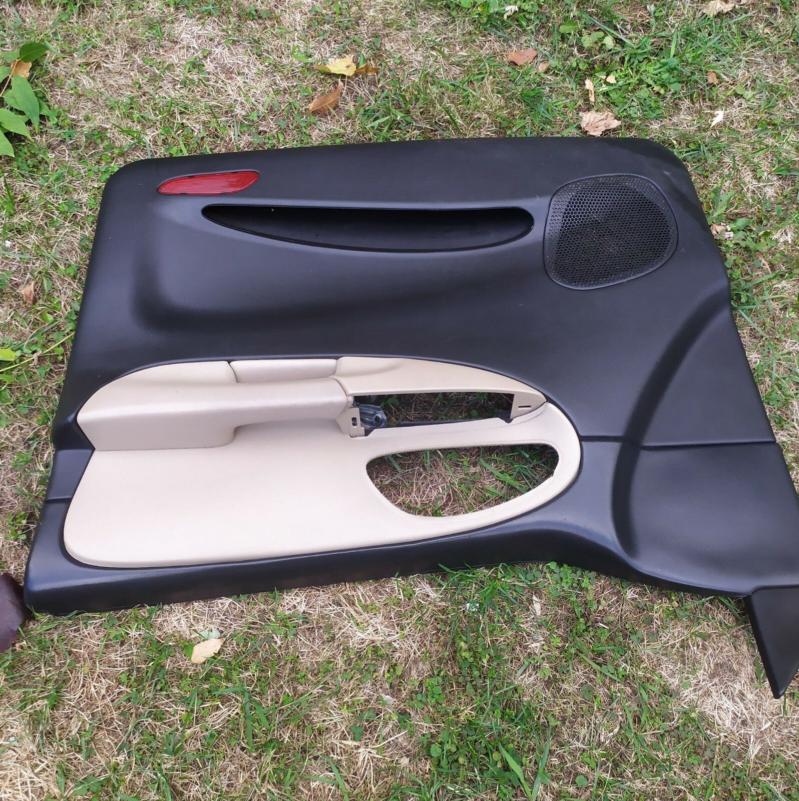 🔥02-09 CHEVY TRAILBLAZER Door Panel  Front RIGHT Passenger armrest BLACK/Tan D8