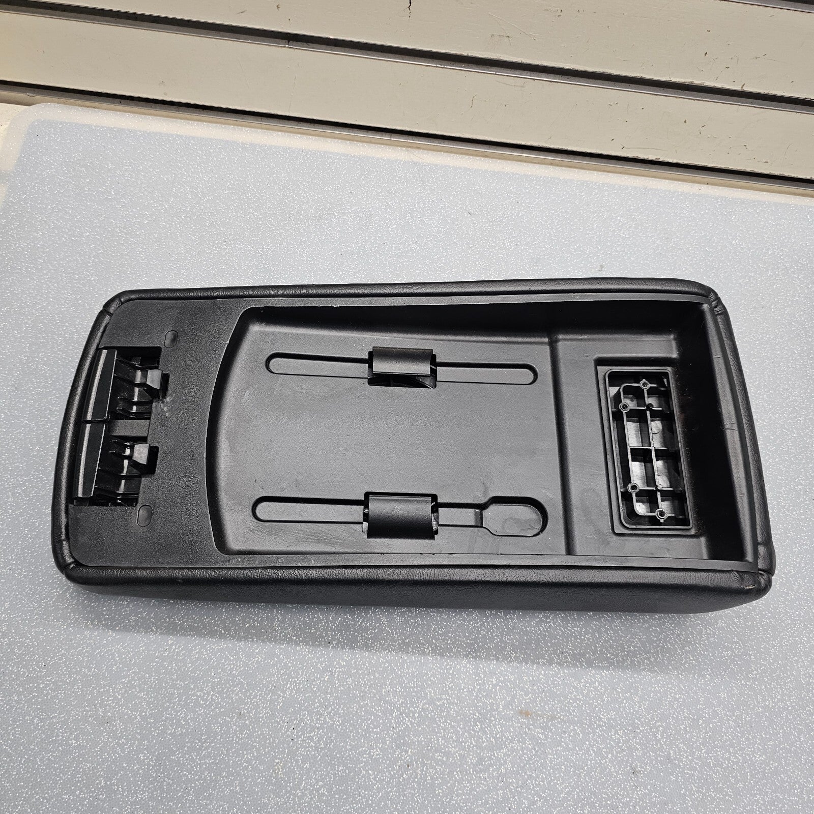 🔥08-10 Dodge Charger Center Console Arm Rest Lid Leather Assembly Cover BLACK