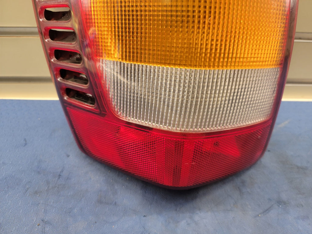 🔥1999-2004 Jeep GRAND Cherokee Rear DRIVER Side Tail Light Light OEM