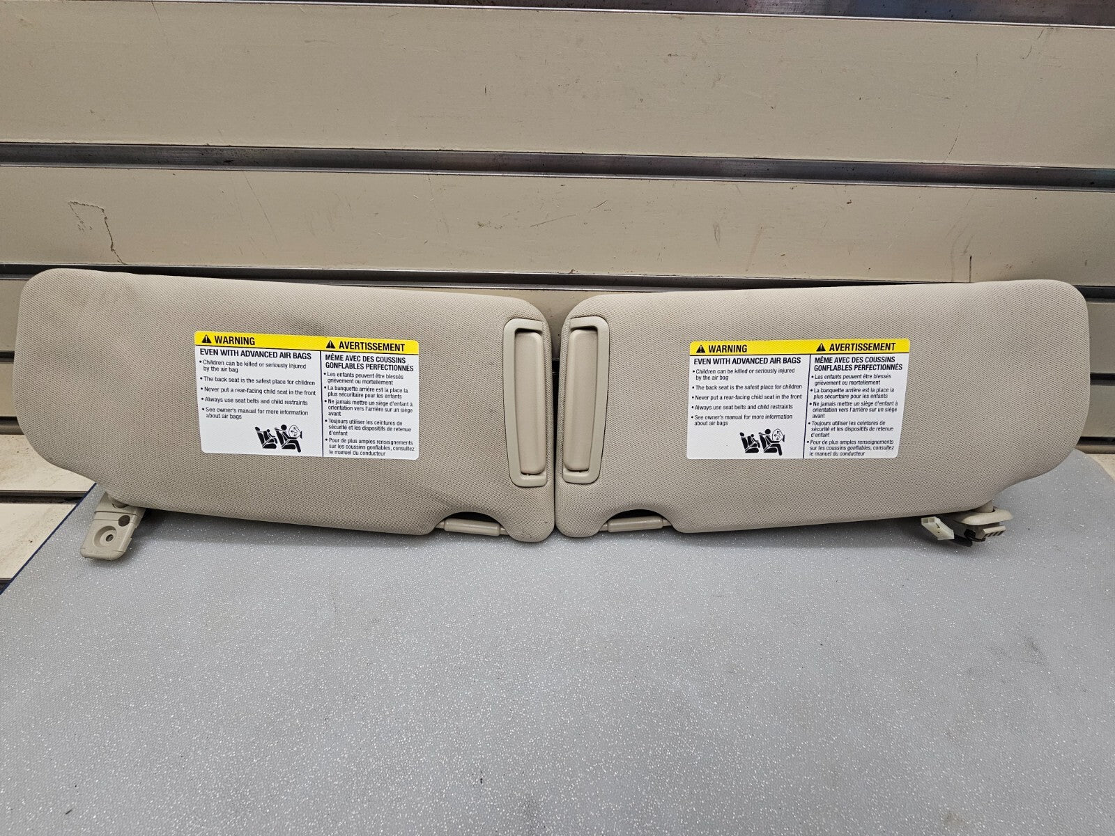 🔥2007-2012 Nissan Altima Sun Visor driver and passenger set gray - lighted OEM