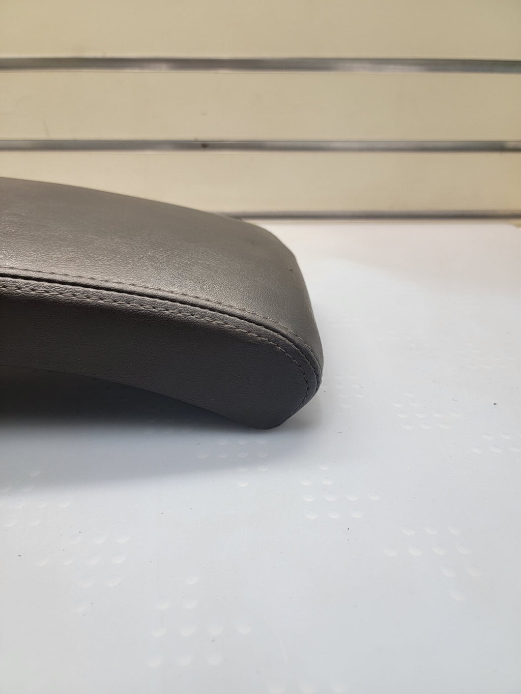 🔥08-12 Chevy Malibu FRONT CONSOLE LID ARMREST ASSEMBLY SLIDING STORAGE BLACK