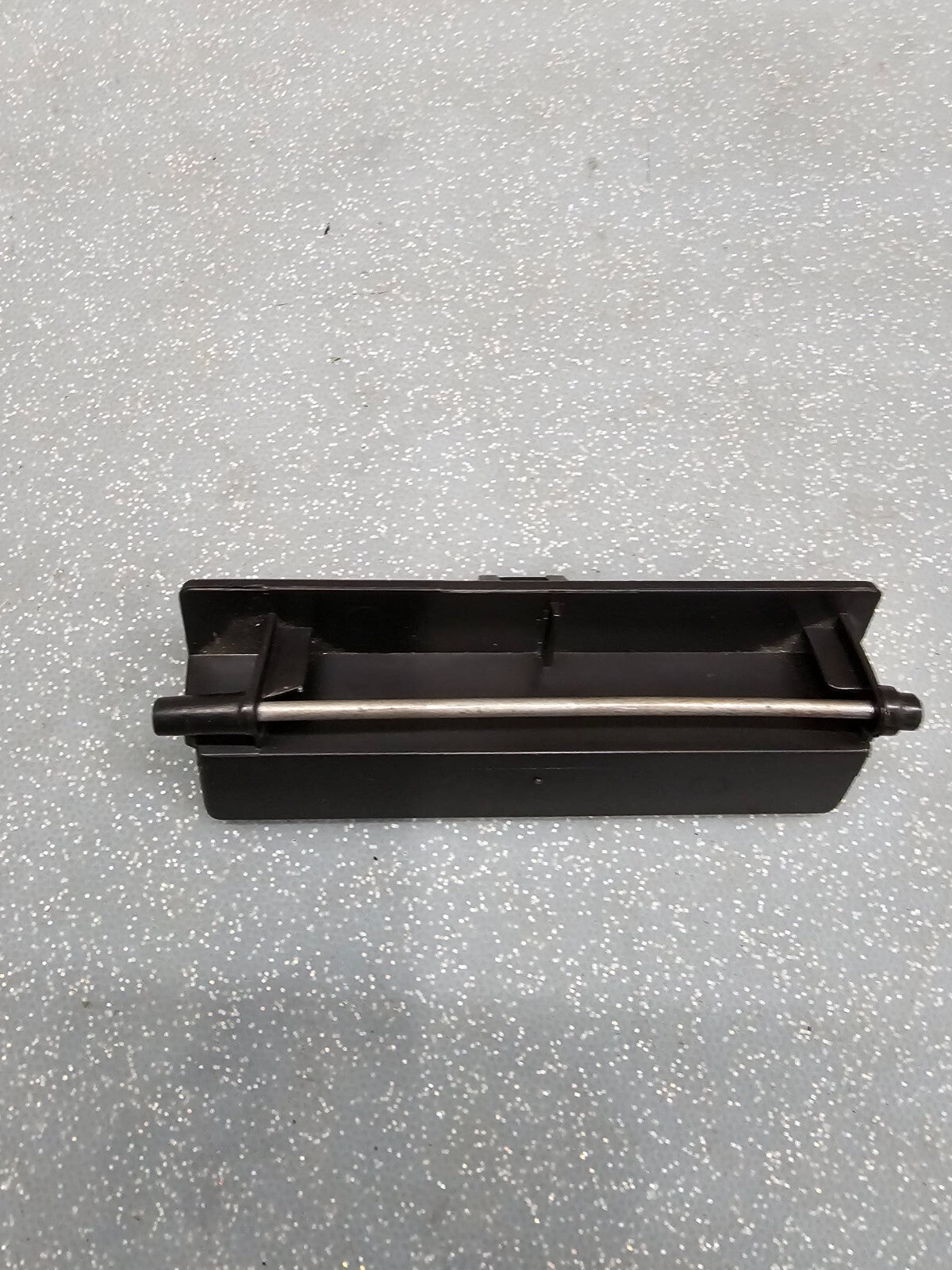 🔥07-13 Chevy Silverado Sierra Center floor Console lower compartment Lid latch