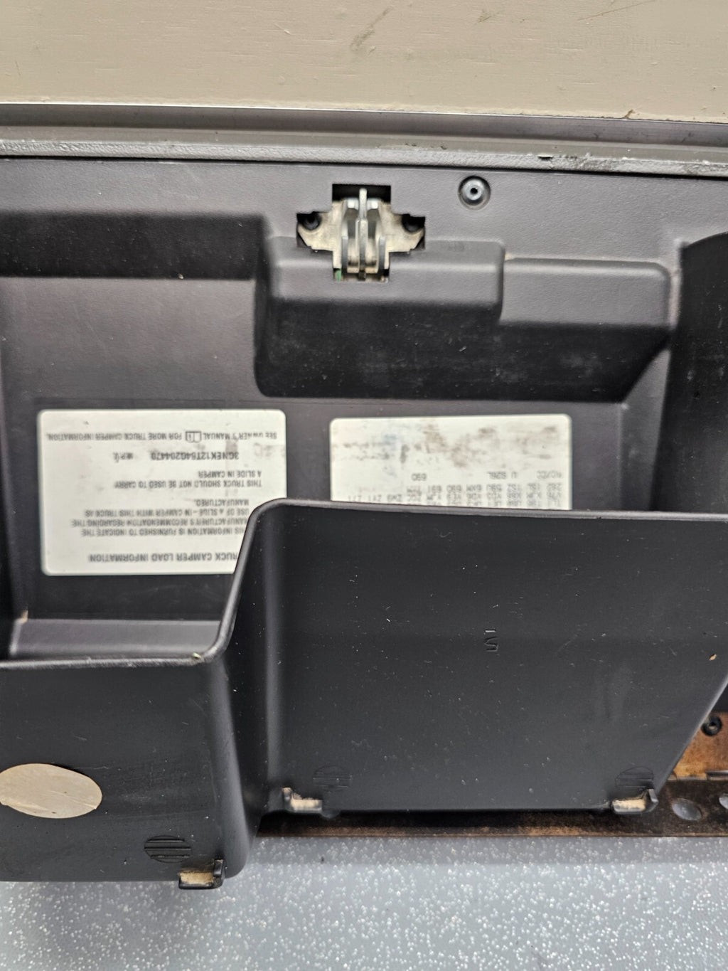 99-06 SILVERADO SIERRA Dash GLOVE BOX Storage Compartment Assembly DARK GRAY G3