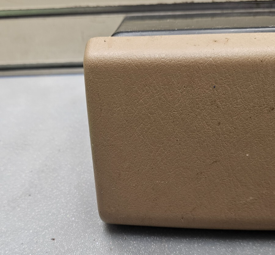 🔥01-07 CARAVAN TOWN COUNTRY DASH GLOVE BOX COMPARTMENT LID COVER ASSEMBLY TAN