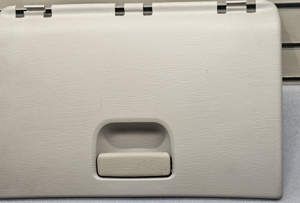 🔥01-07 CARAVAN TOWN COUNTRY VOYAGER DASH GLOVE BOX COMPARTMENT ASSEMBLY TAN