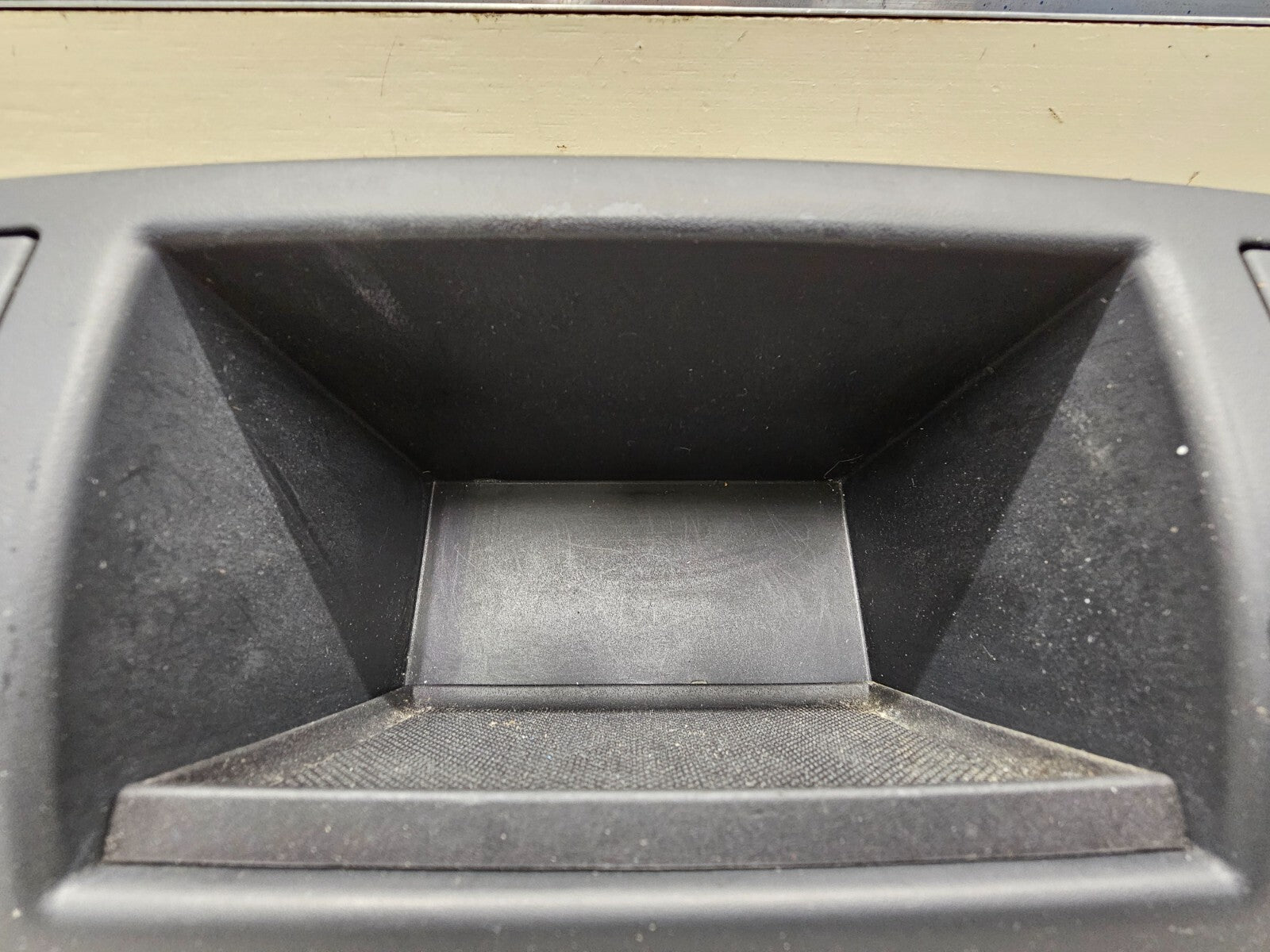 99-04 GRAND CHEROKEE Dash Bezel Lower ASHTRAY Coin Tray BLACK