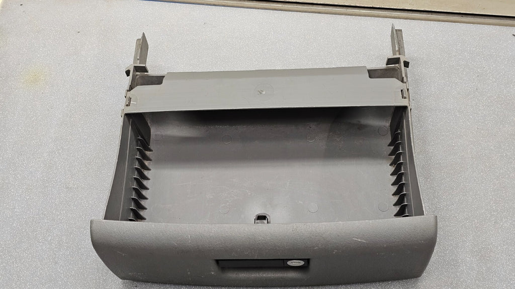 🔥01-07 CARAVAN TOWN COUNTRY DASH GLOVE BOX COMPARTMENT LID COVER ASSEMBLY GRAY