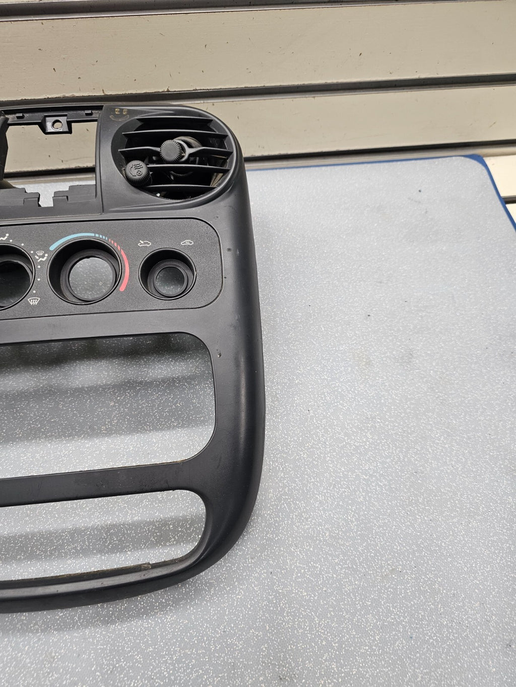 🔥01-05 Chrysler PT CRUISER Dash Radio Bezel Climate Trim Panel BLACK B17