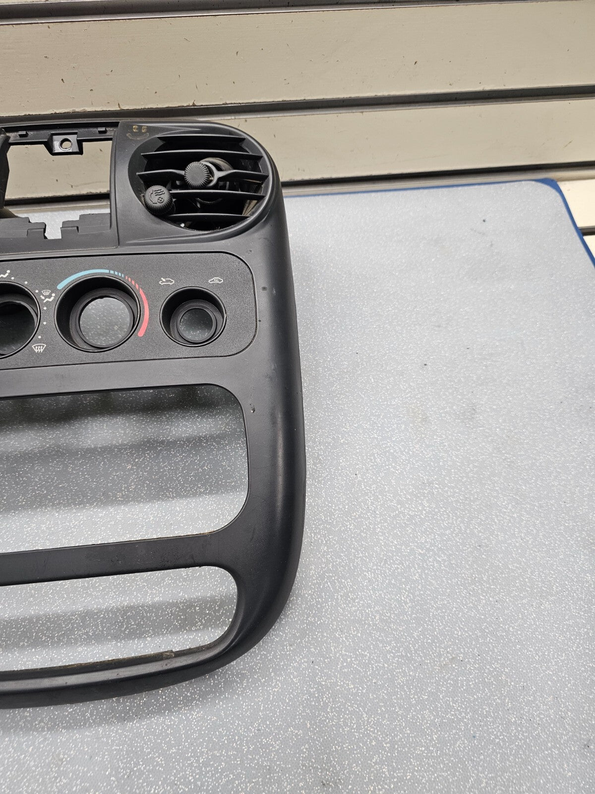 🔥01-05 Chrysler PT CRUISER Dash Radio Bezel Climate Trim Panel BLACK B17