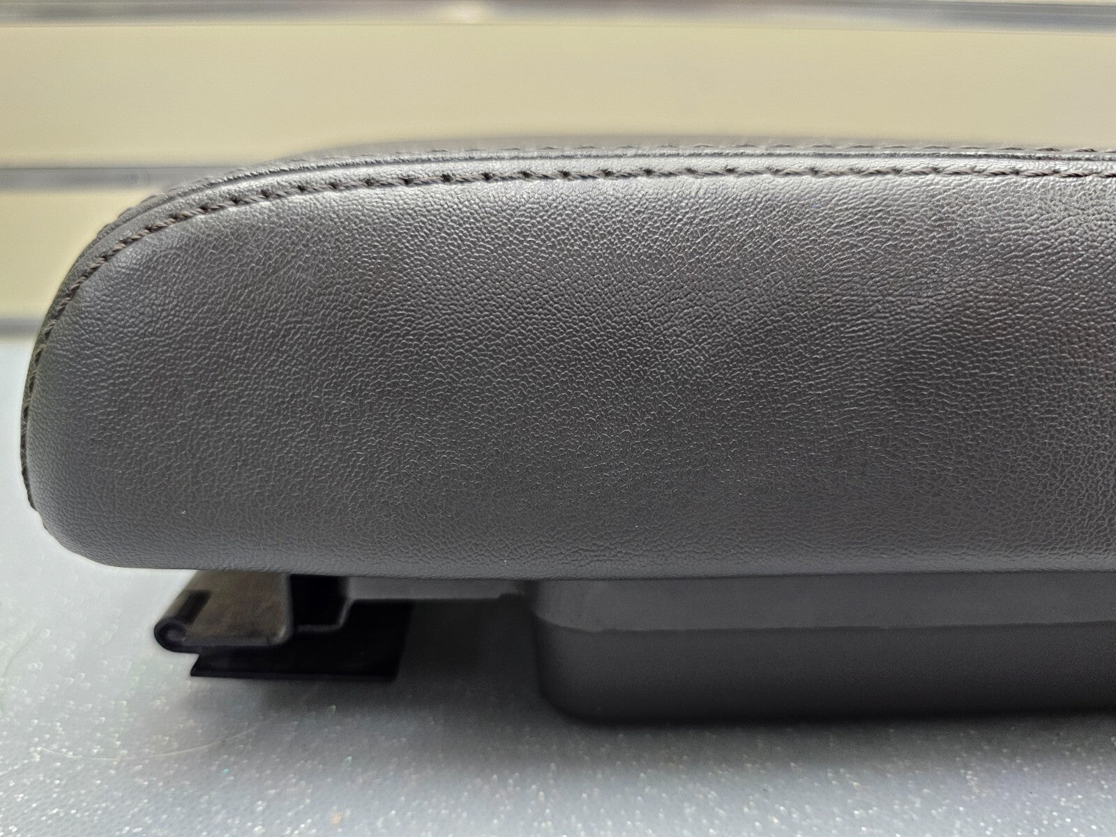 10-12 Fusion Milan Front Center Console Lid Armrest Cover Top Pad Assembly Black