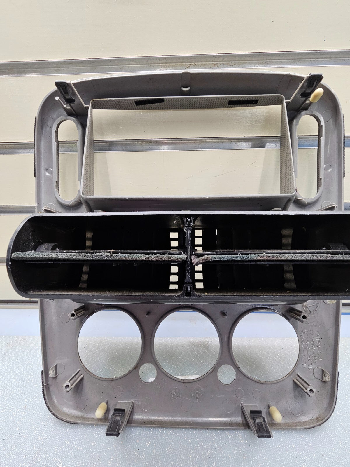 02-05 FORD EXPLORER RADIO CLIMATE TEMPERATURE CONTROL BEZEL Carbon Fiber Silver