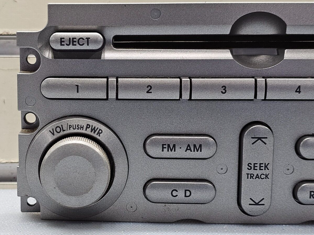 04-05 Mitsubishi ENDEAVOR Dash AM FM Radio CD Player Control Stereo Assembly OEM