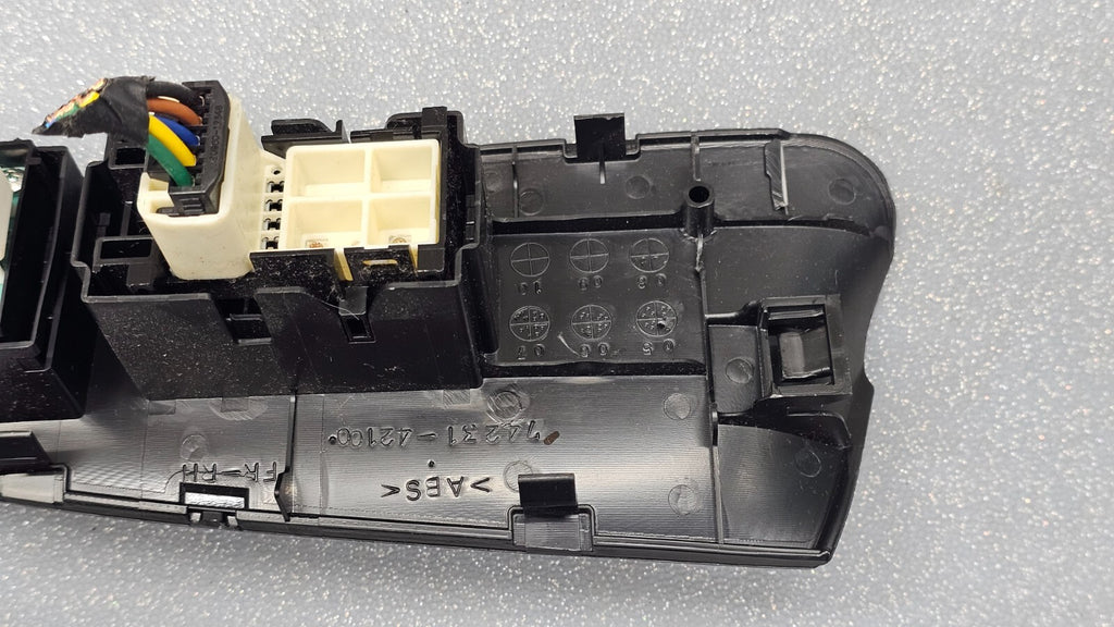 06-12 TOYOTA RAV4 RIGHT PASSENGER POWER WINDOW DOOR SWITCH BEZEL BLACK OEM WS43