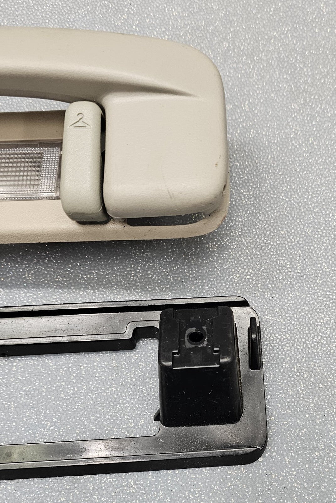 🔥05-10 Grand Cherokee Commander Rear Right Passenger Roof Interior Grab Handle