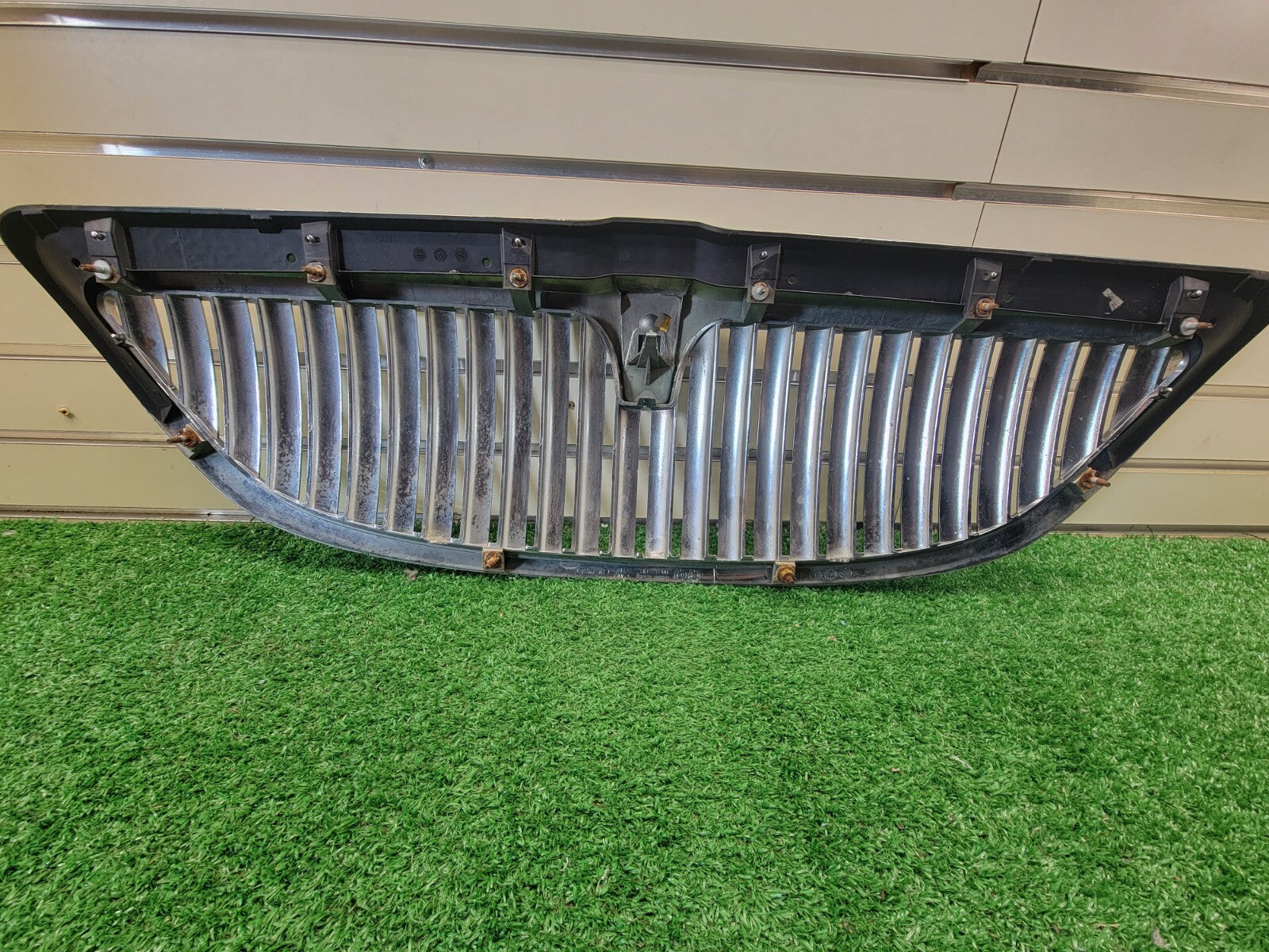 🔥2003-2011 Lincoln Town Car Front Upper Grille with Emblem Chrome Assembly OEM